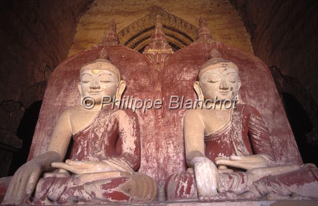 birmanie 37.JPG - Deux bouddhas assisTemple DhammayangyiPagan (Bagan)Birmanie (Myanmar)